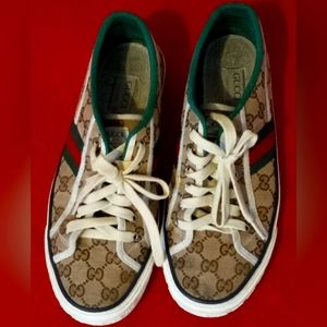 AUTHENTIC Gucci tennis 1977 Off the grid,low. GREAT condition. size 11.